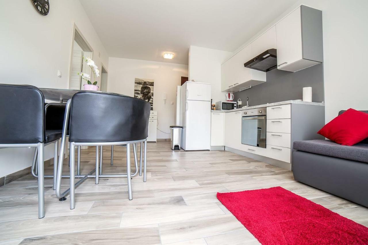 Studio Apartman Nina Apartment ริเยกา ภายนอก รูปภาพ